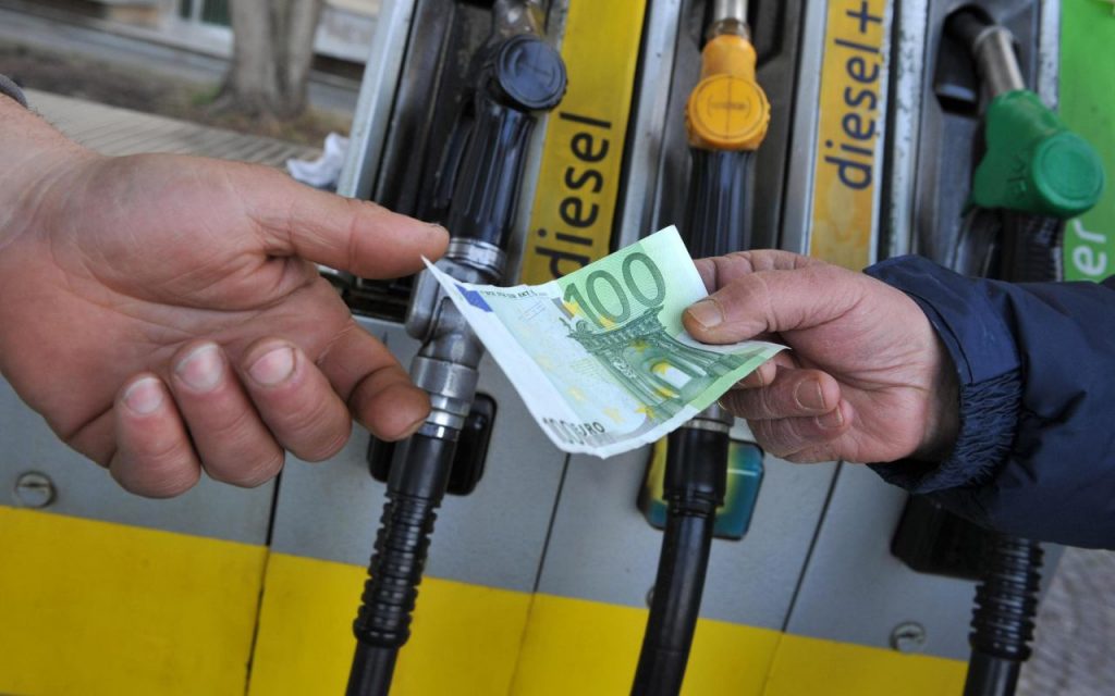 carburante (web source) benzina costi