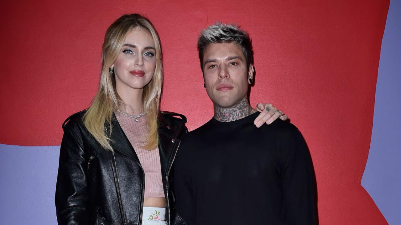 Fedez e Chiara Ferragni in posa