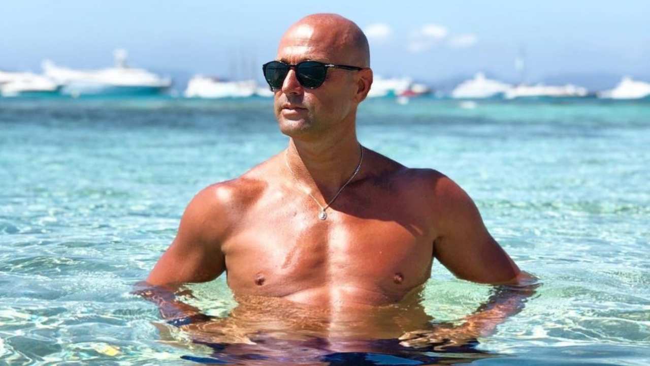 Stefano Bettarini al mare