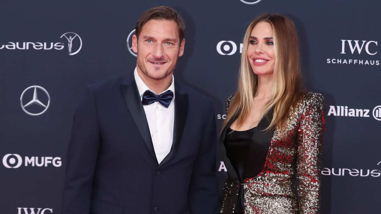 Ilary Blasi e Francesco Totti in posa