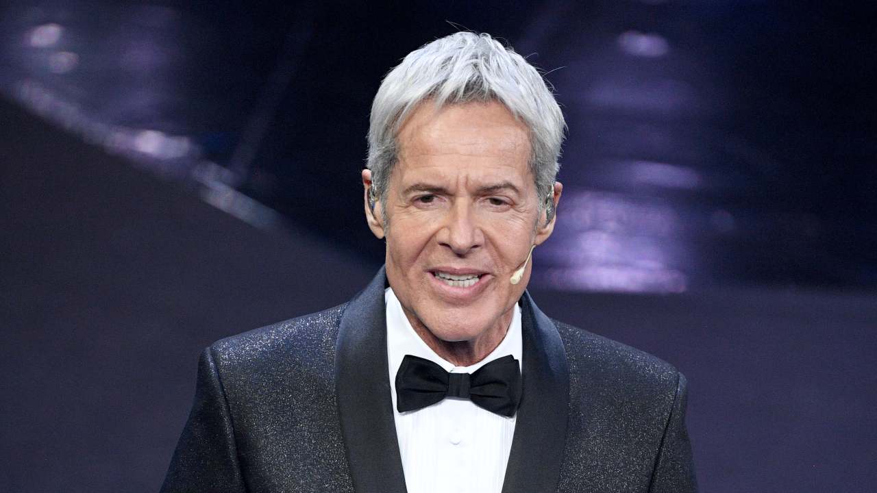 Claudio Baglioni sul palco dell'Ariston