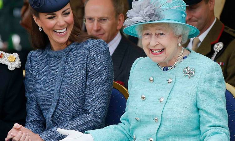 La regina Elisabetta e la duchessaCatherine
