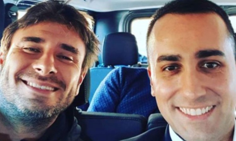 Selfie di Di Maio e Di Battista