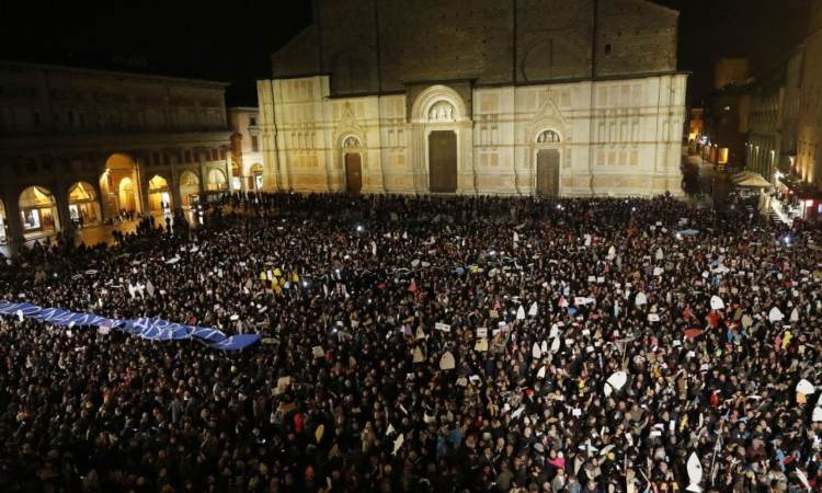 6000 Sardine a Bologna