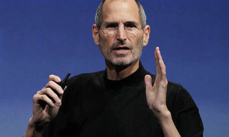 Steve Jobs mentre parla alla platea