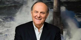 Gerry scotti sorride