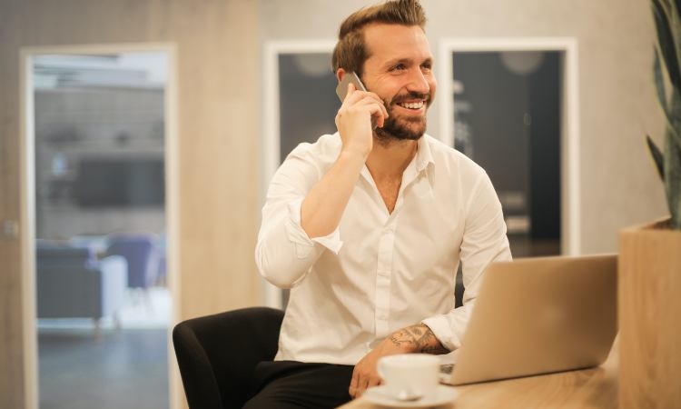 uso del cellulare per lunghe telefonate 