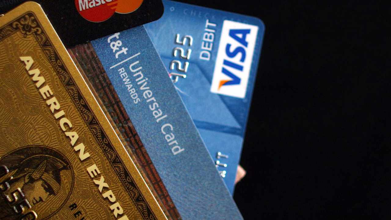 Alcune carte dell'American Express, Universal card e Visa