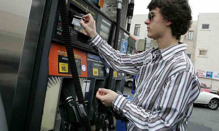 Transazione al distributore di benzina