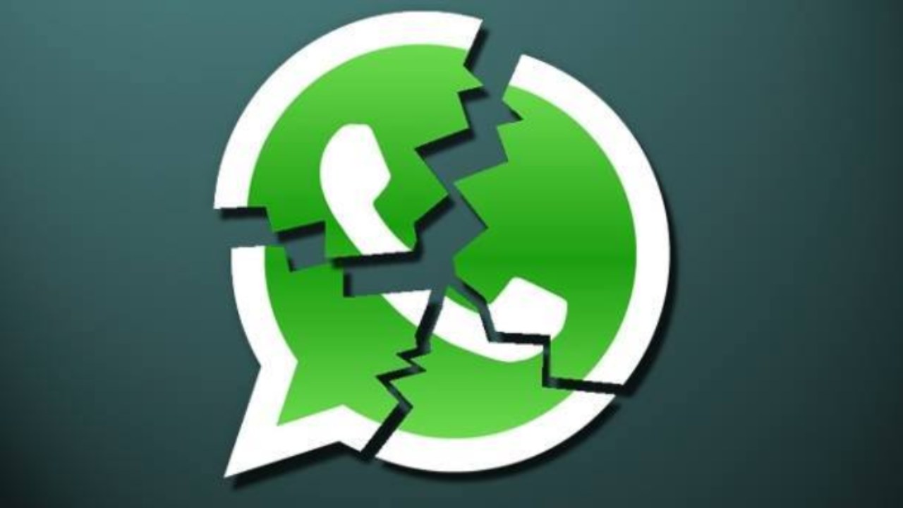 Il simbolo di Whatsapp distrutto