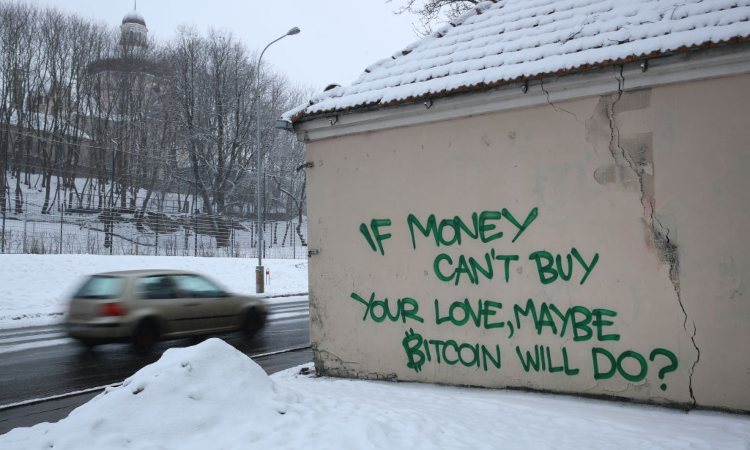 Una scritta su un muro dedicata ai Bitcoin