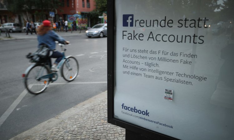 Un'insegna inerente a Facebook situata a Berlino