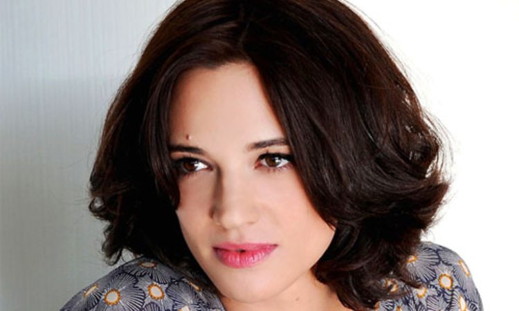 Asia Argento sorride