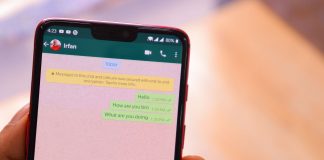 chat di whatsApp sullo smartphone