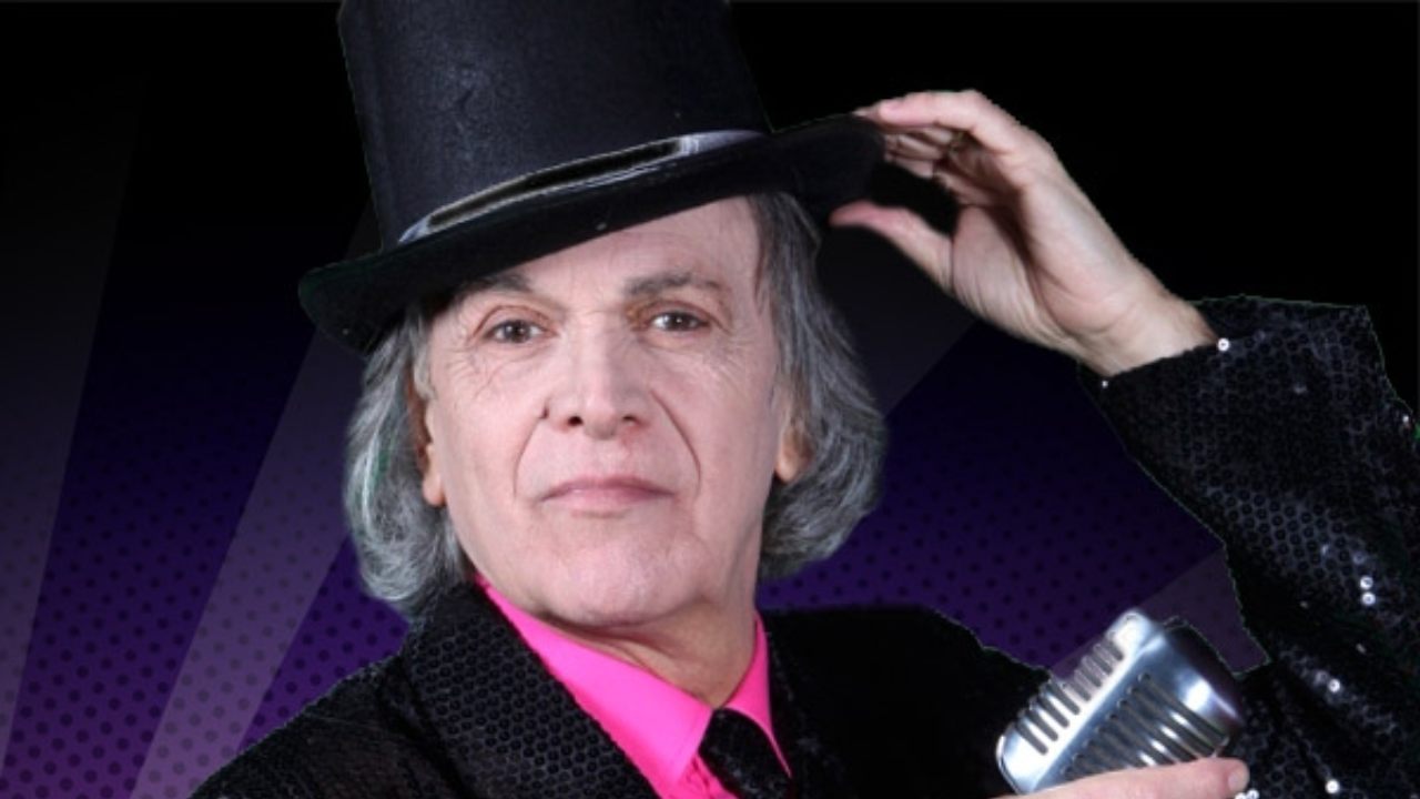 Riccardo Fogli con il cappello da mago