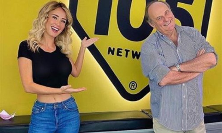 Diletta Leotta e Gerry scotti sorridono 