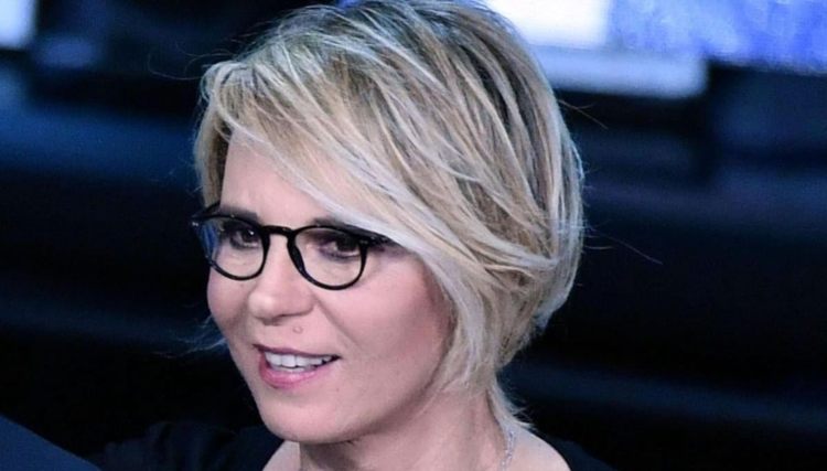 Maria De Filippi sorride 