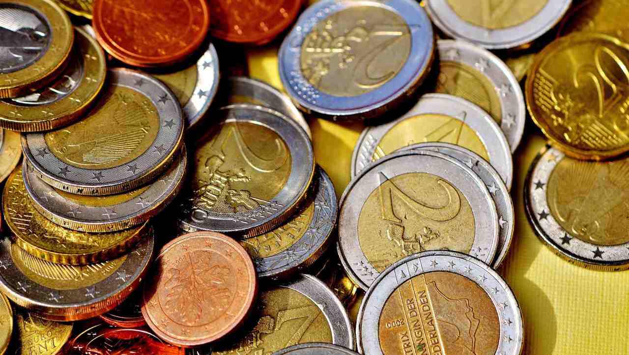 monete di metallo di diverso valore