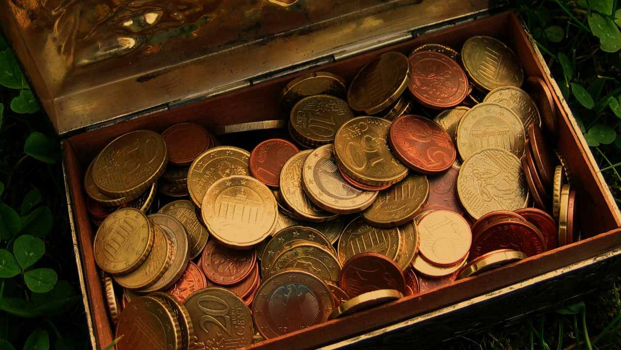 monete in un baule