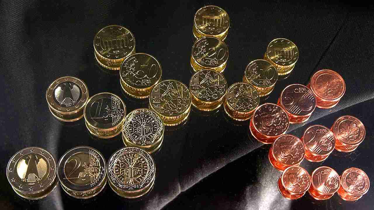 Tutti i tipi di monete degli euro