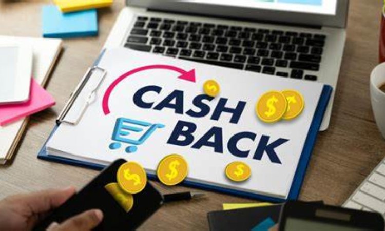 Un pc e la scritta Cashback