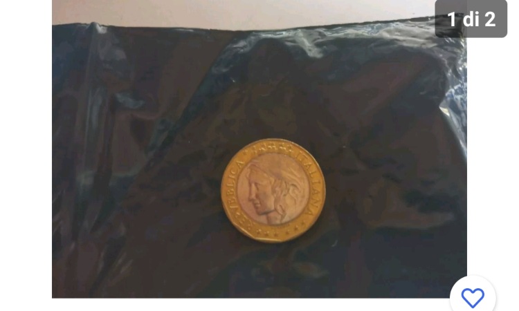 Un'immagine della moneta da mille lire sovrastimata