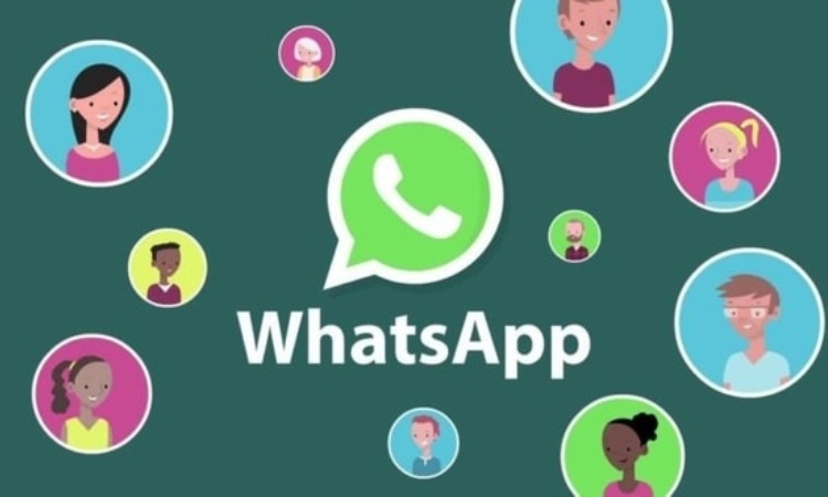 Il logo di Whatsapp e alcune emoticon