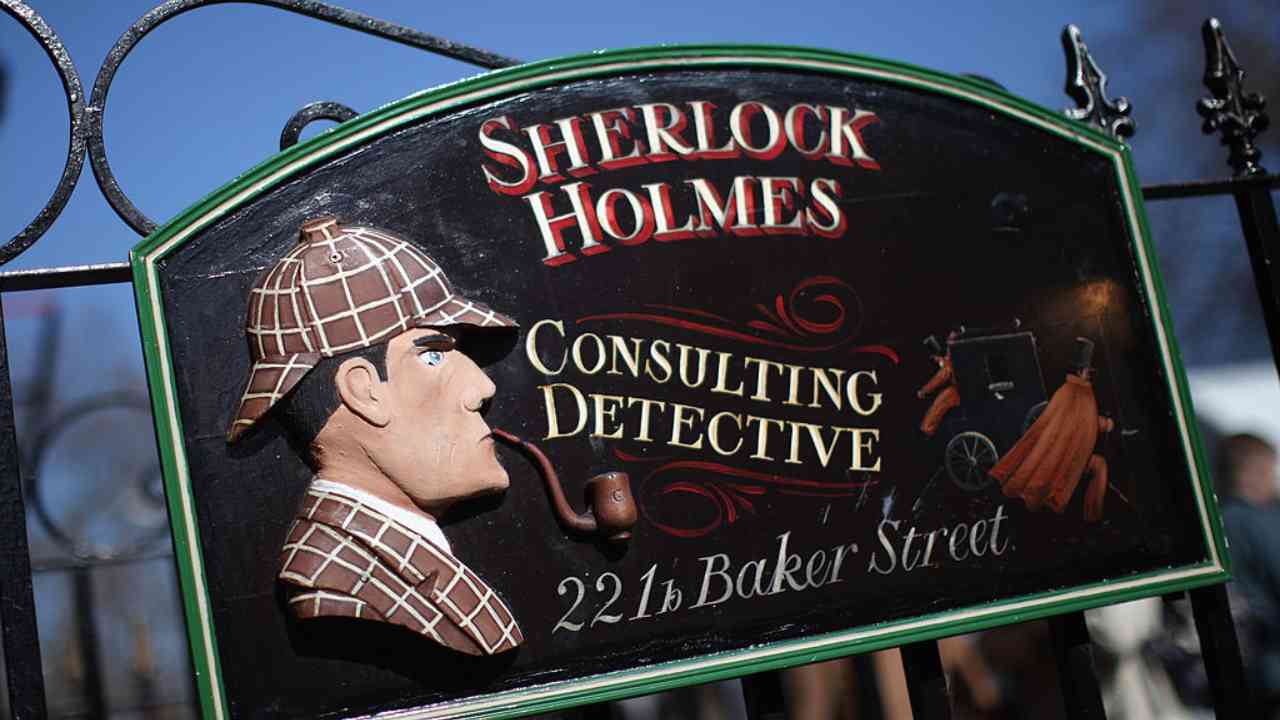 Un'insegna inerente a Sherlock Holmes