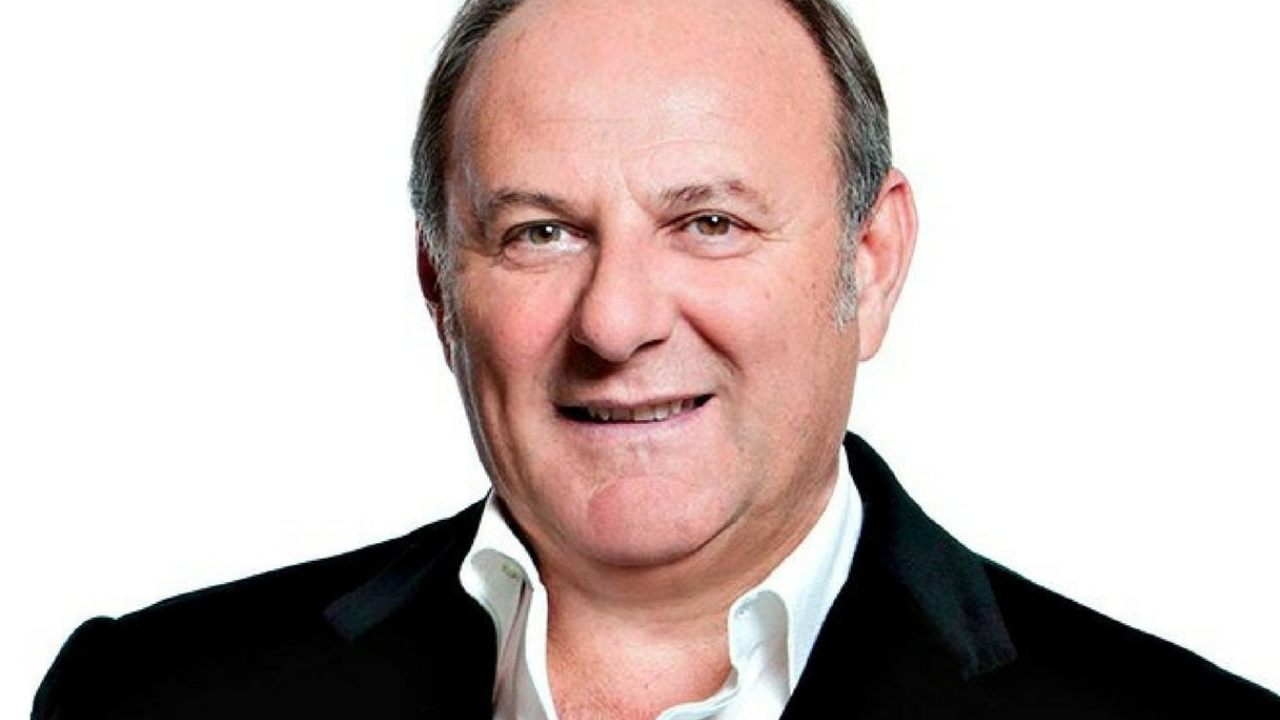 Gerry Scotti sorride