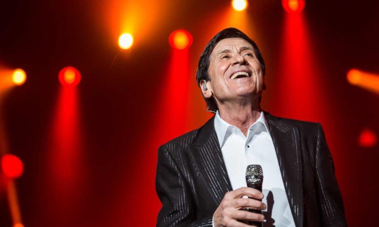 Gianni Morandi canta 