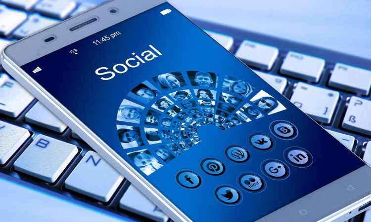 icone social su smartphone 