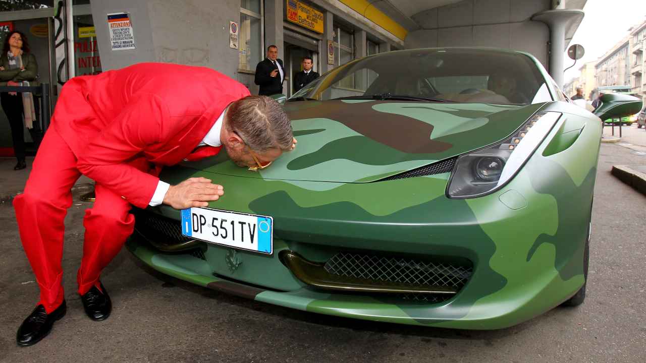 Lapo Elkann e la Ferrari camouflage