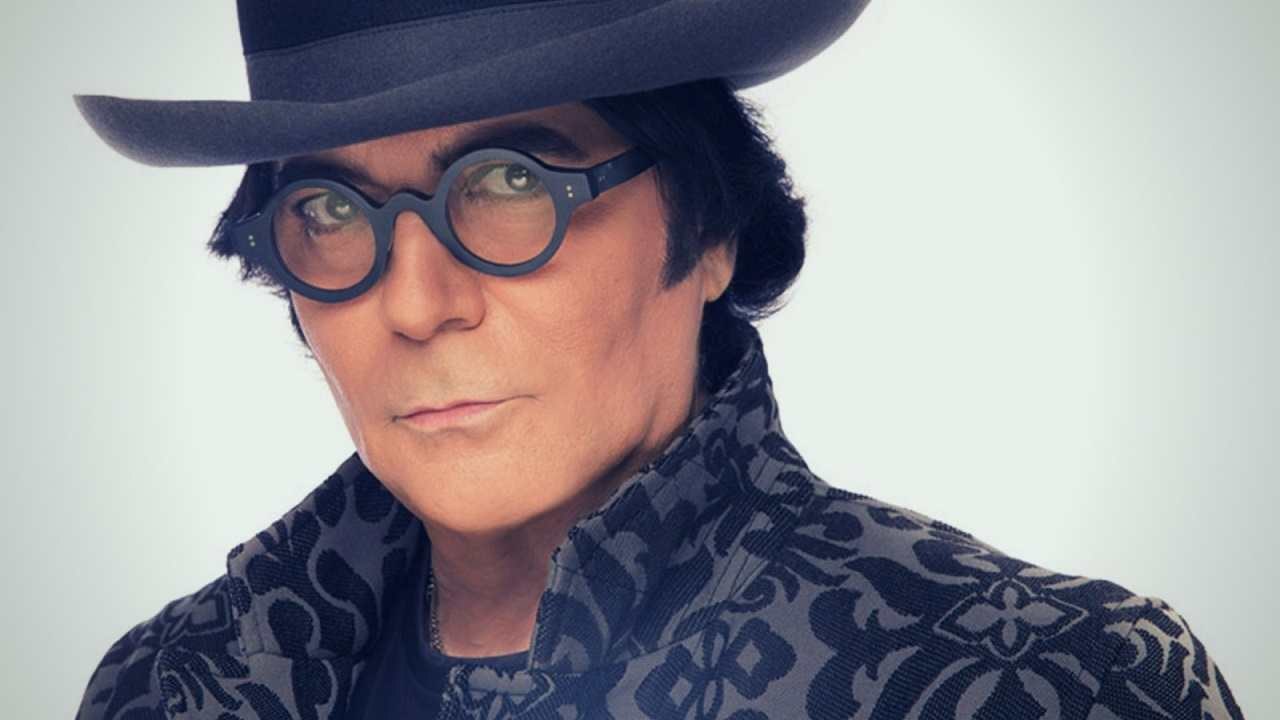 Renato Zero cappello e occhiali