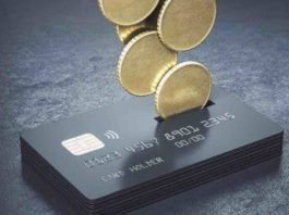 Cashback ed i rimborsi: senza di questa informazione sarete persi Un salvadanaio a forma di carte di credito