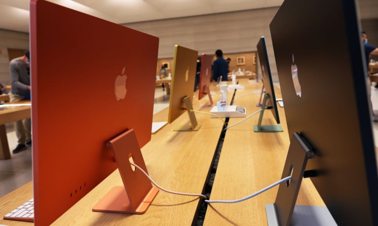 Alcuni display della Apple vicini tra di loro