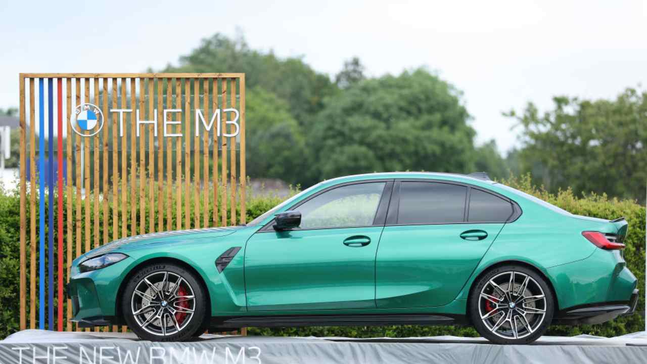 Una Bmw esposta per la compravendita
