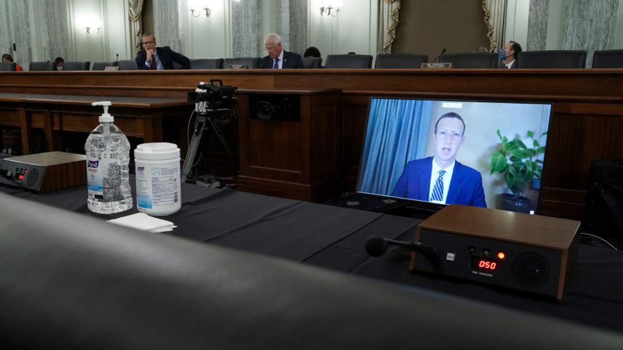 Mark Zuckerberg sullo schermo di un pc