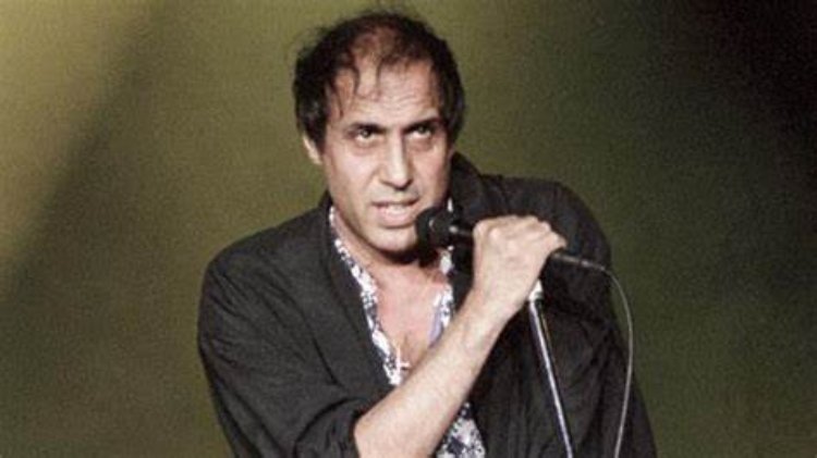 Adriano Celentano microfono