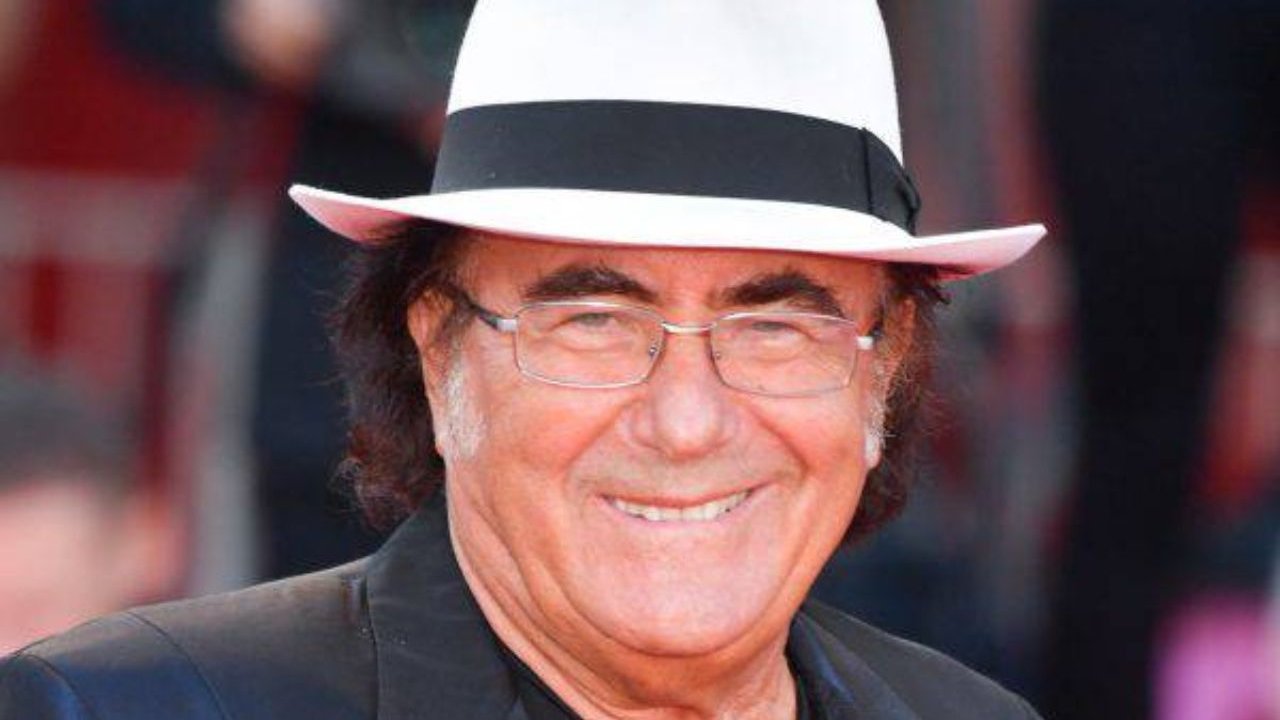 Al bano sorride cappello bianco