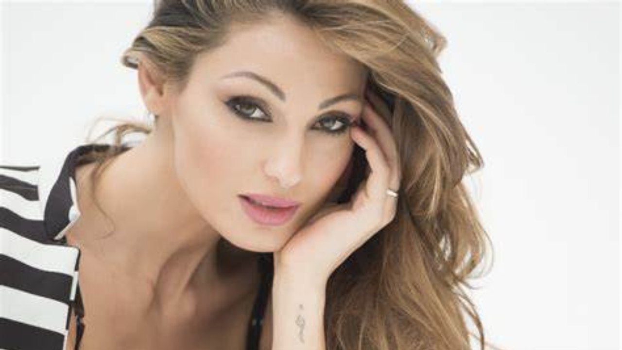 Anna Tatangelo capelli lunghi