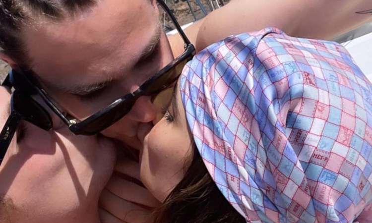 Giulia De Lellis bacia il suo fidanzato