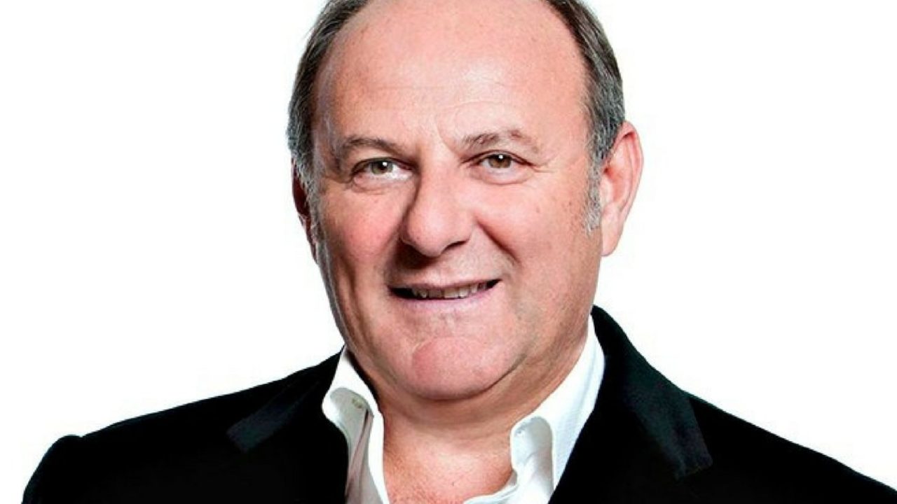 gerry Scotti sorride