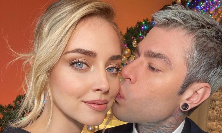 Fedez bacia Chiara ferragni