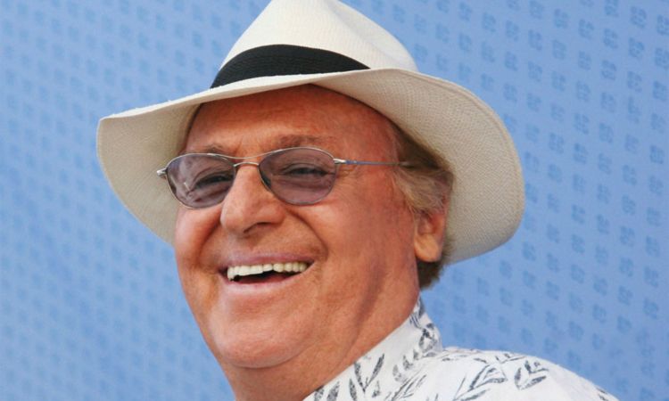 Renzo Arbore cappello 