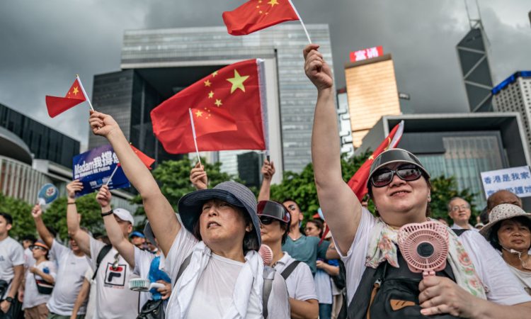 Un po' di persone ad Hong Kong per una protesta sull'estradizione 