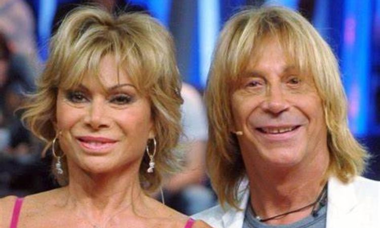 Enzo Paolo e Carmen sorridono 