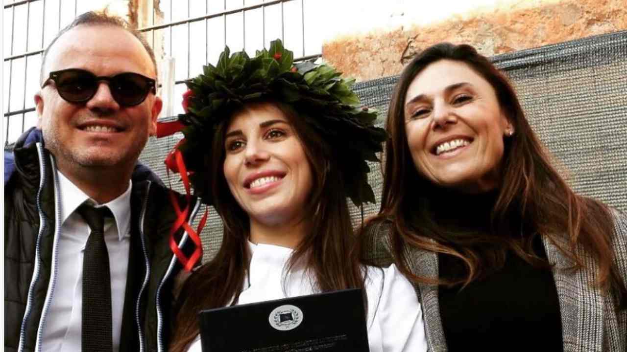 Gigi e Ilaria D'Alessio, Carmela Barbato