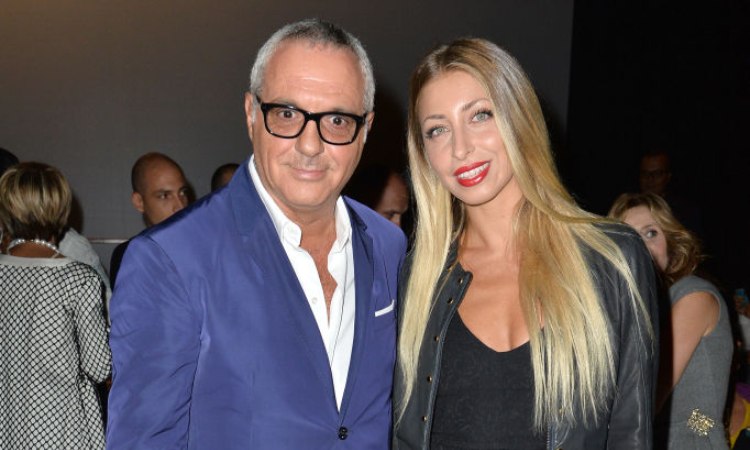 Panariello con una ospite della Milano Fashion week