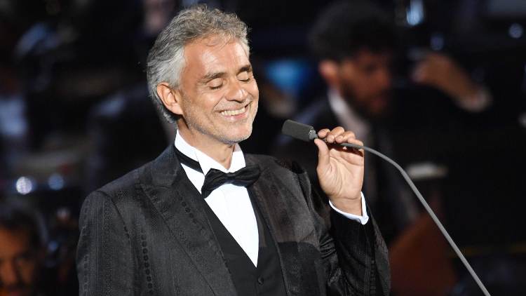 Bocelli giacca nera (foto web)