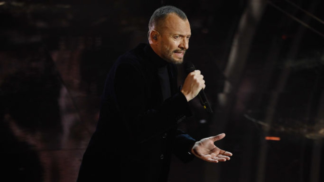 Biagio Antonacci mentre canta